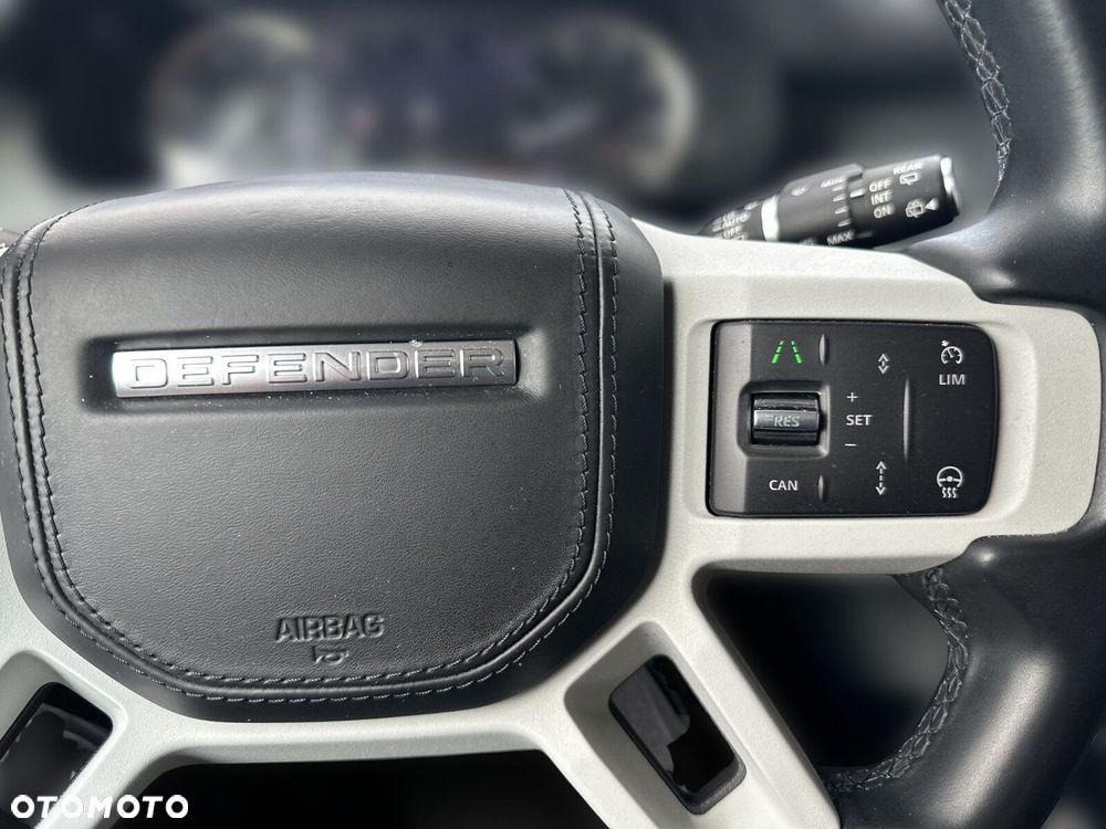 Land Rover Defender - 20