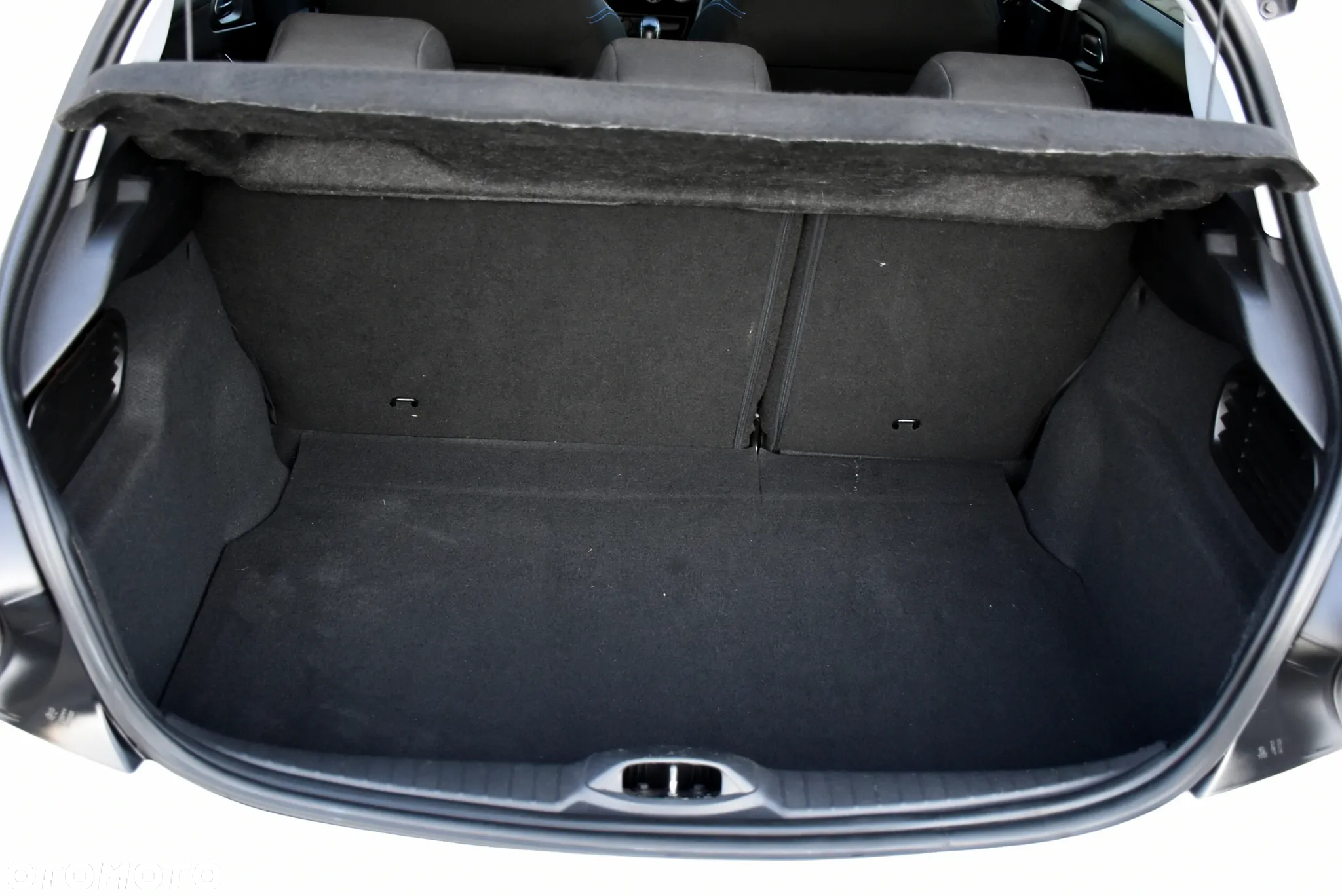 Peugeot 208 - 34