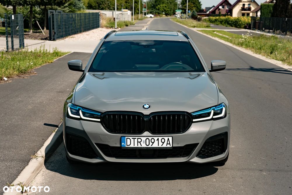 BMW Seria 5 520d xDrive Touring M Sport Edition - 9