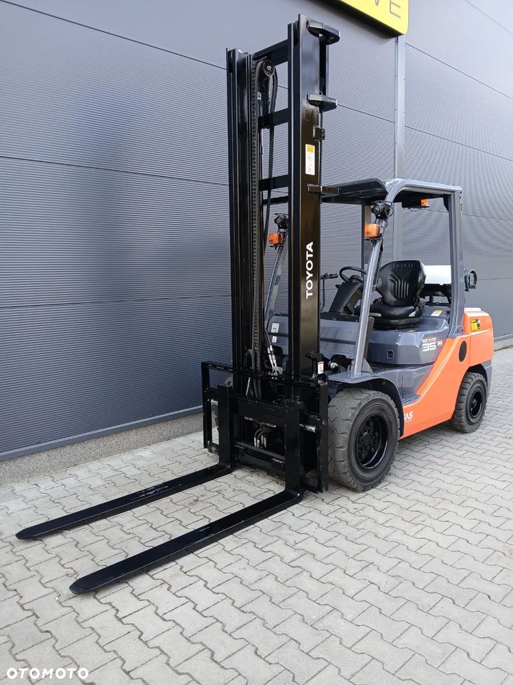 Toyota 02-8FGJF35 - 4