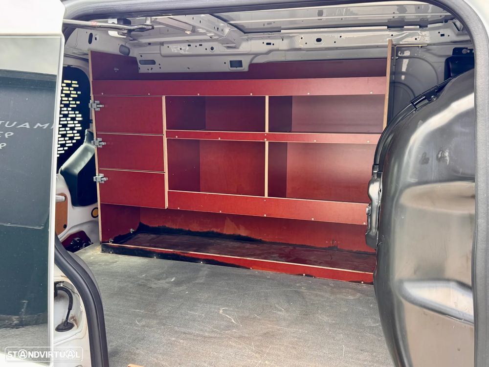 Ford Transit Connect 3L - 21