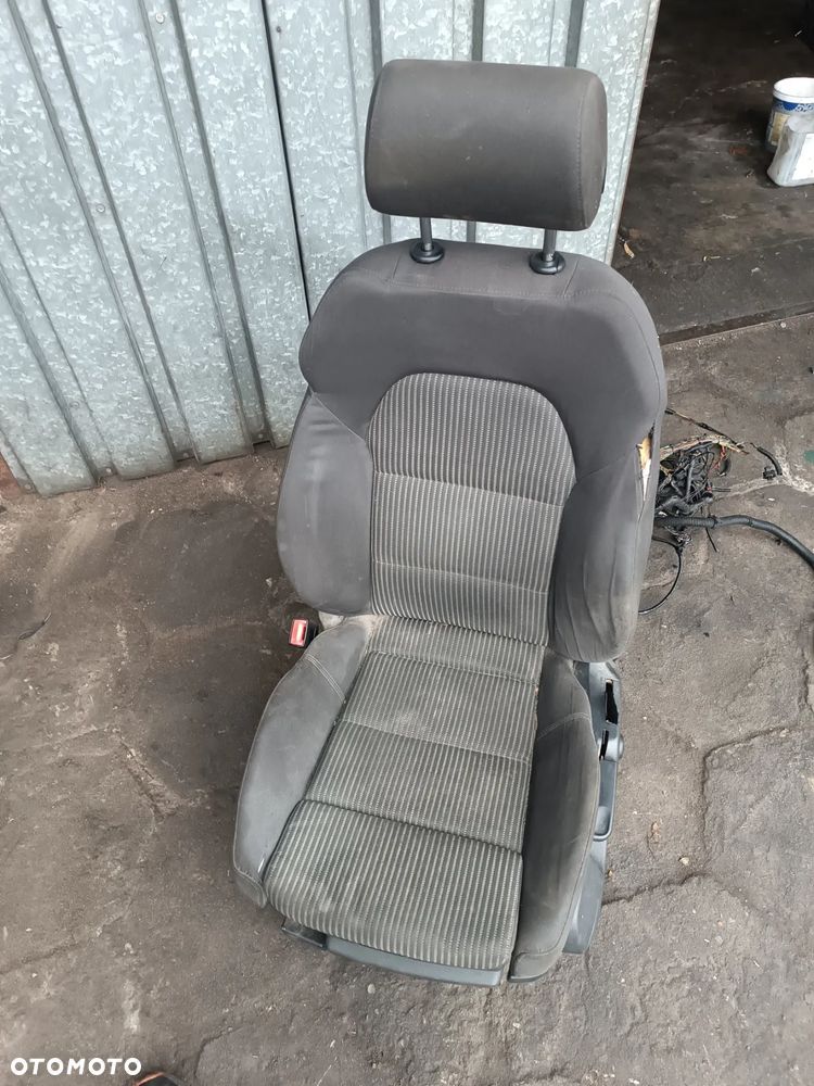 AUDI A4 B7 FOTEL KIEROWCY SPORT PODGRZEWANY - 1