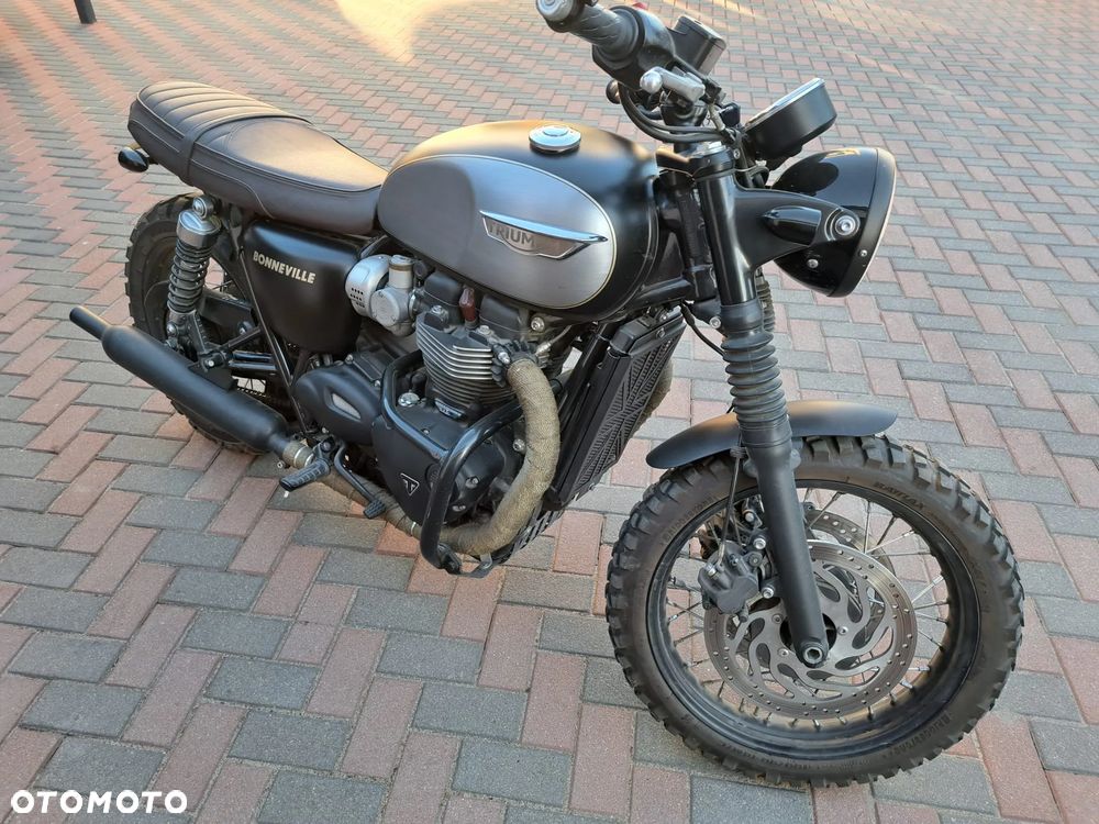Triumph Bonneville - 1