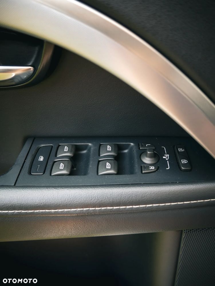 Volvo V70 D4 Black Edition - 19