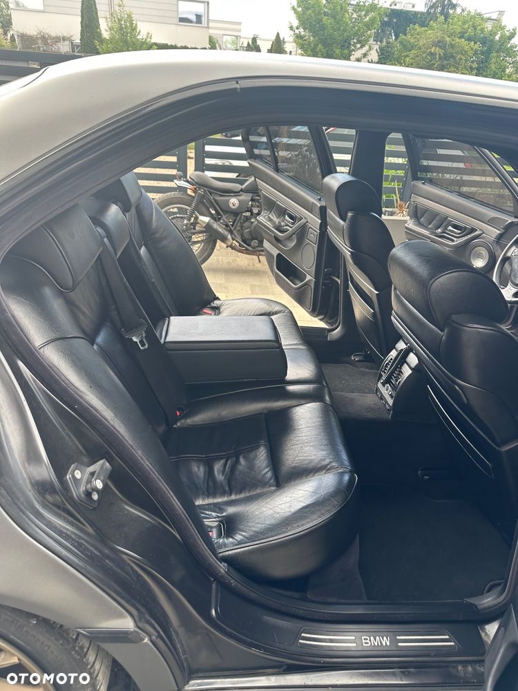 BMW Seria 7 - 35