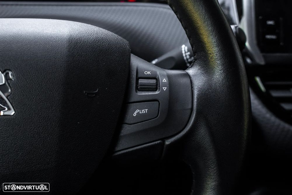 Peugeot 208 1.2 PureTech Signature - 14