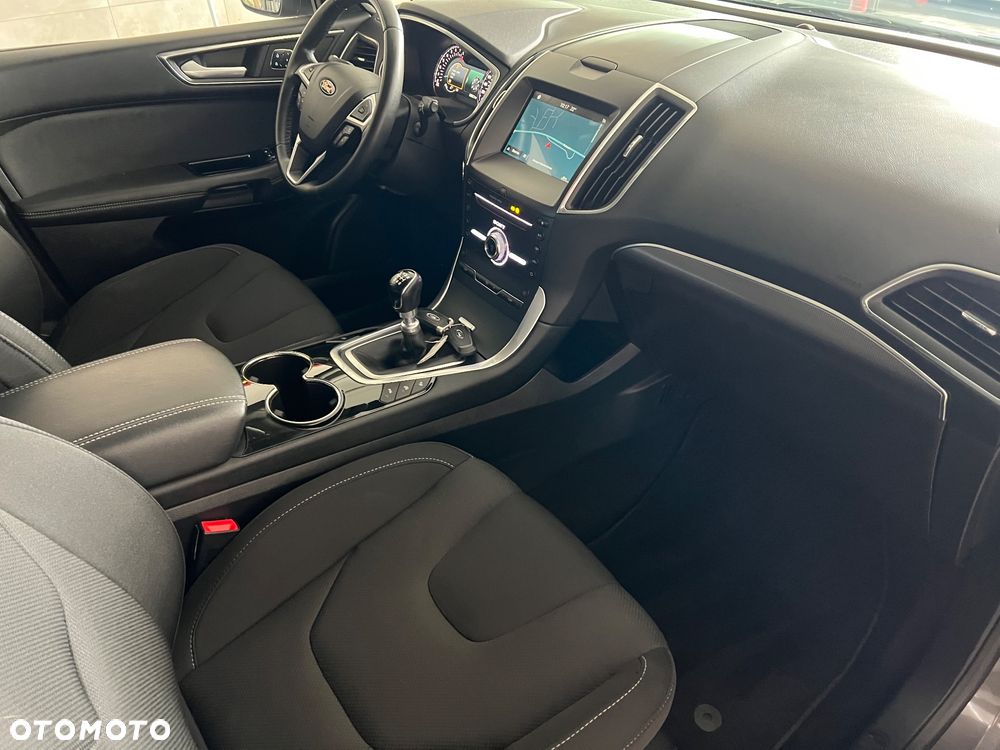 Ford S-Max - 24