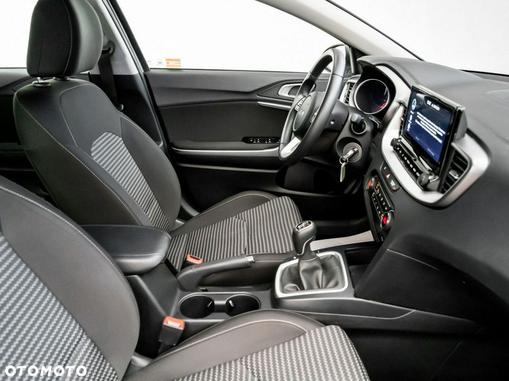 Kia Ceed 1.5 T-GDI M - 22