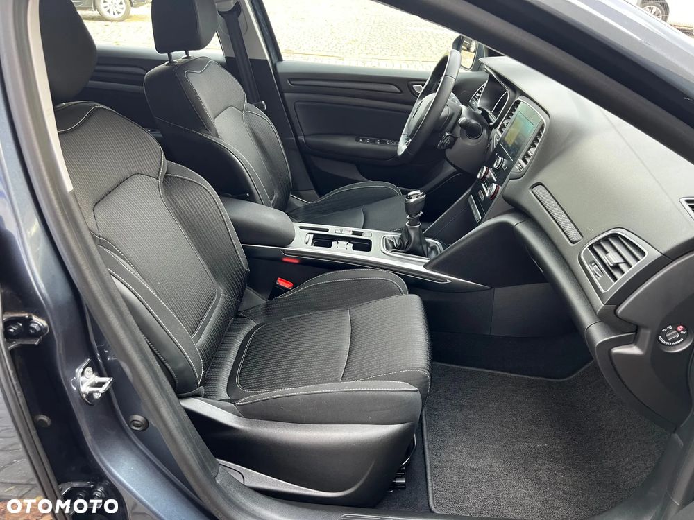 Renault Megane TCe 140 GPF BUSINESS EDITION - 17