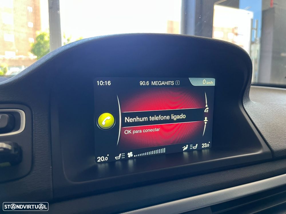 Volvo XC 70 2.0 D4 Momentum Geartronic - 34