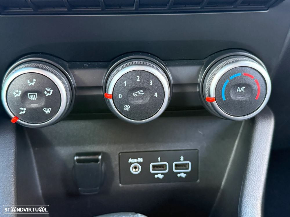 Renault Clio 1.0 TCe Limited CVT - 36