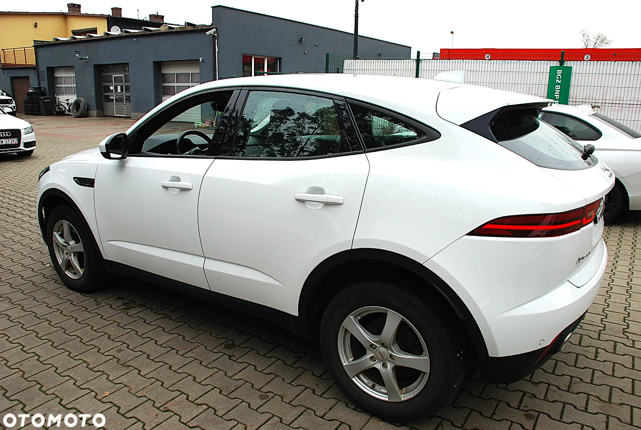 Jaguar E-Pace D150 R-Dynamic - 9