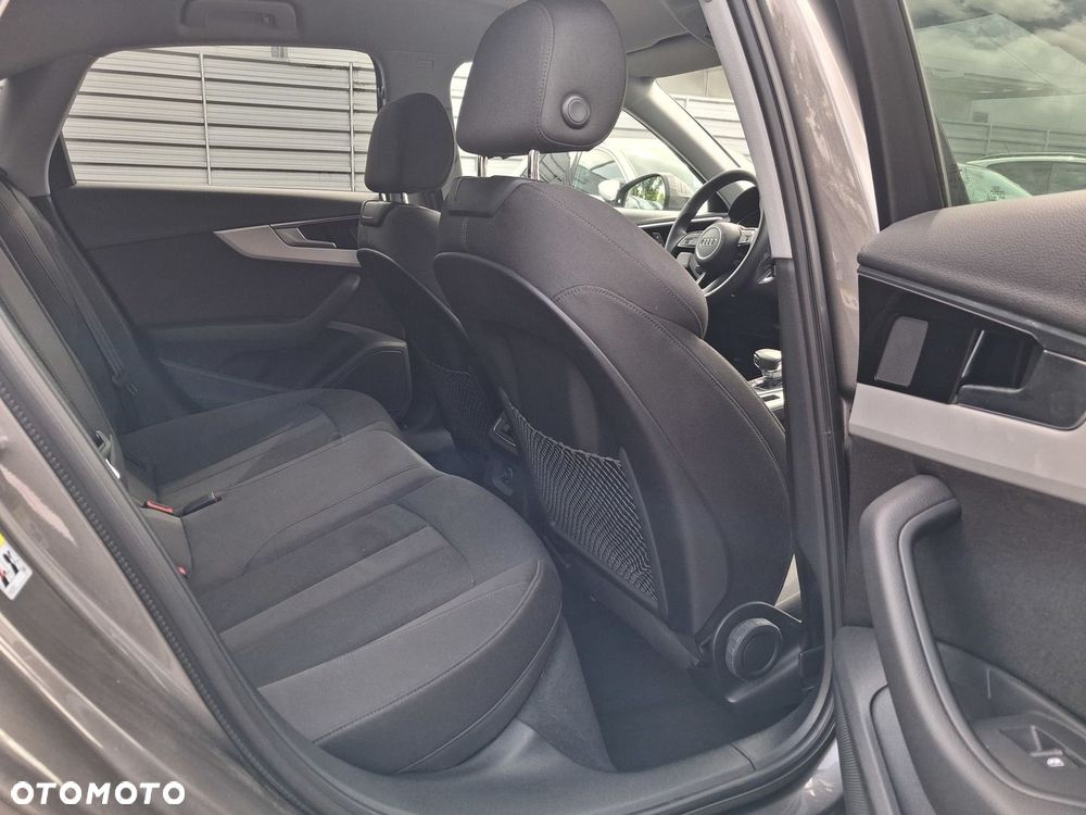 Audi A4 Limousine - 13