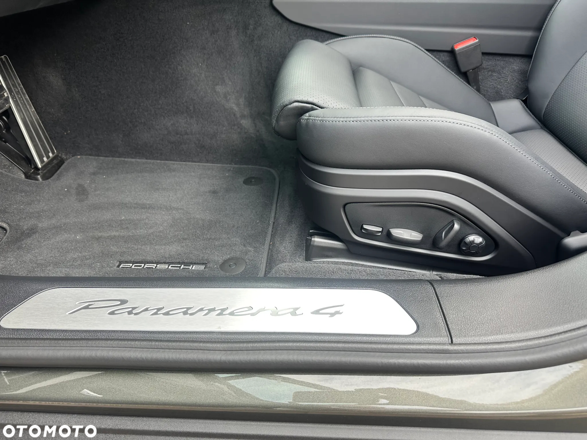 Porsche Panamera 4 E-Hybrid PHEV - 24