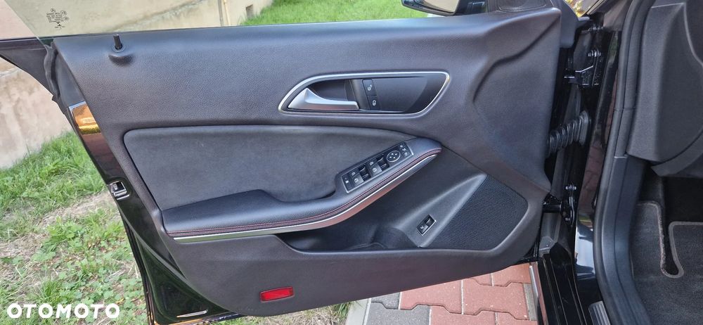 Mercedes-Benz CLA 200 7G-DCT AMG Line - 25