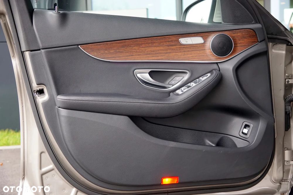 Mercedes-Benz Klasa C 300 9G-TRONIC Avantgarde - 38