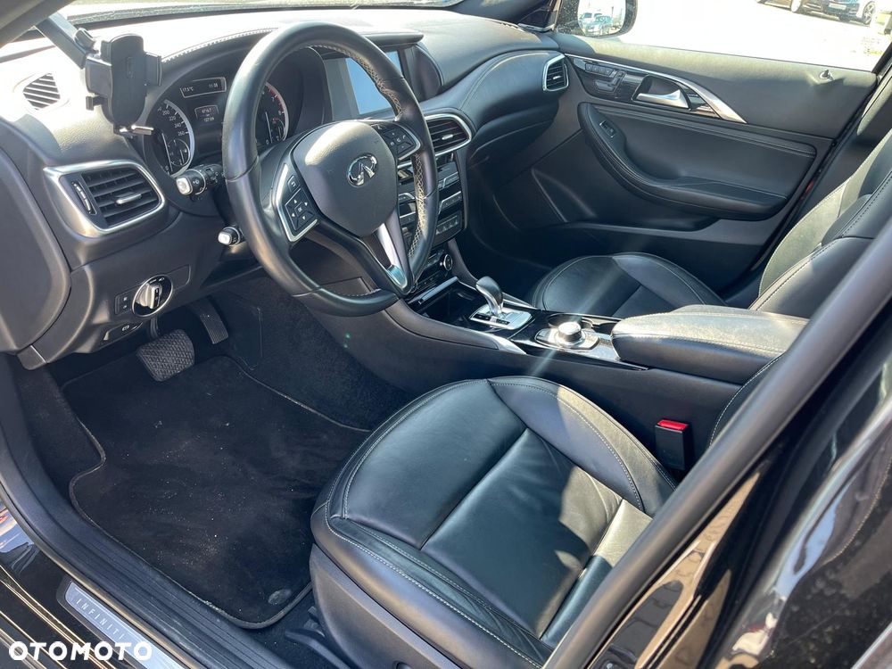 Infiniti QX30 2.0t Premium AWD 7DCT - 15