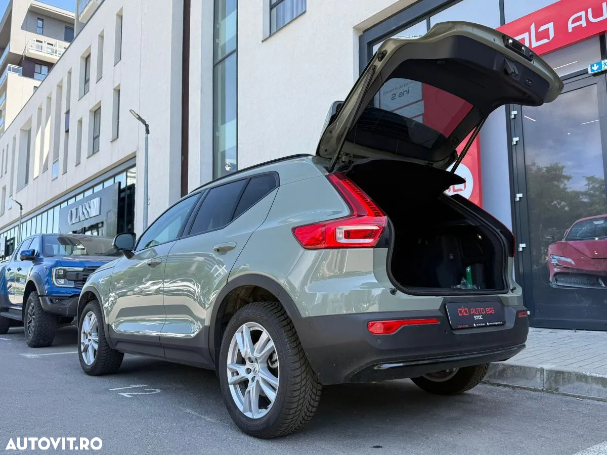 Volvo XC 40 B4 AT8 Mild Hybrid Momentum Pro - 9