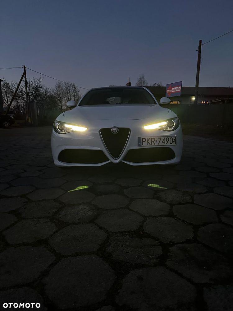 Alfa Romeo Giulia - 10