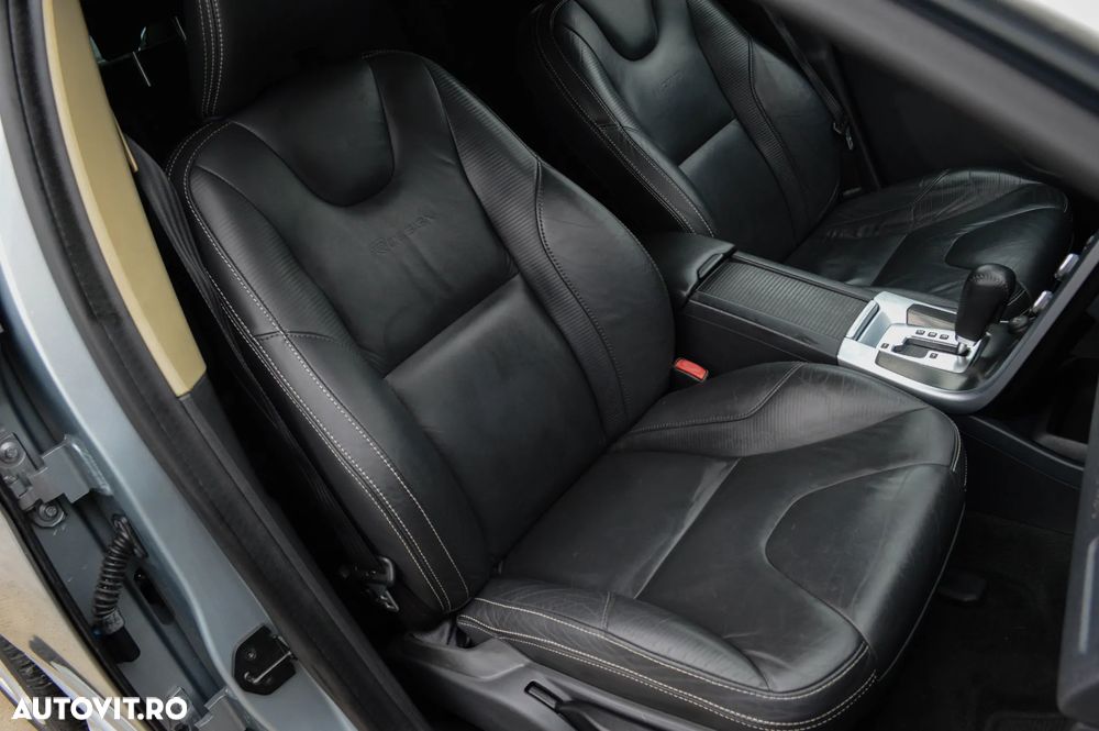 Volvo XC 60 D5 AWD Aut. RDesign - 24