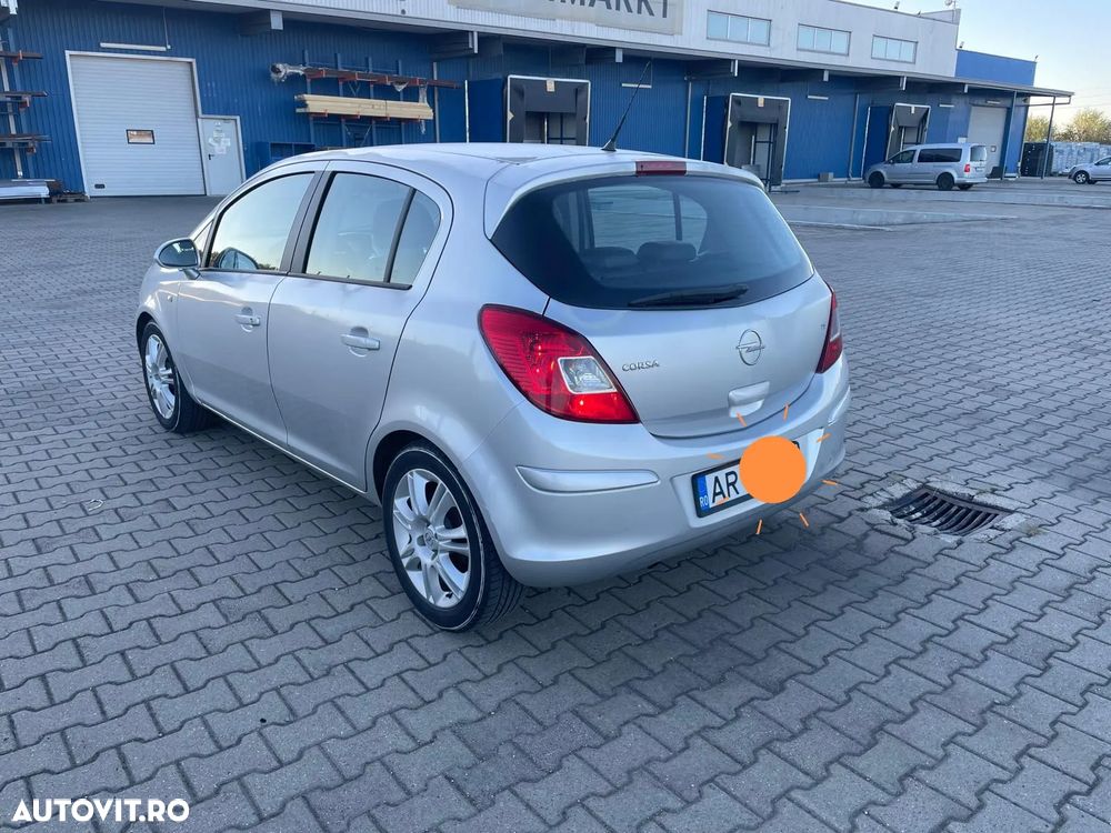 Opel Corsa 1.2i Cosmo - 2