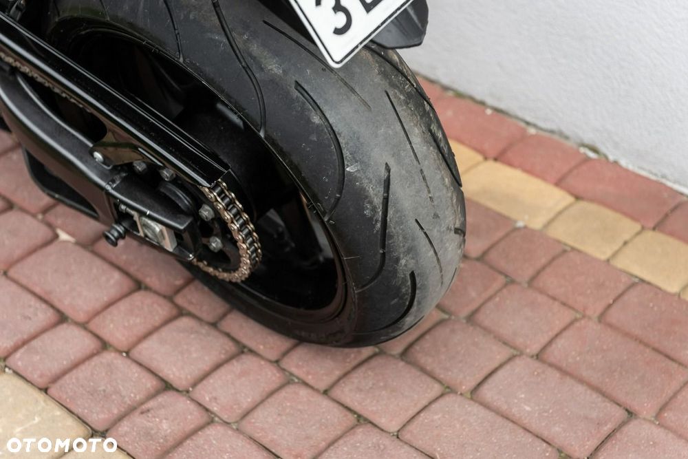 Yamaha R1 - 9