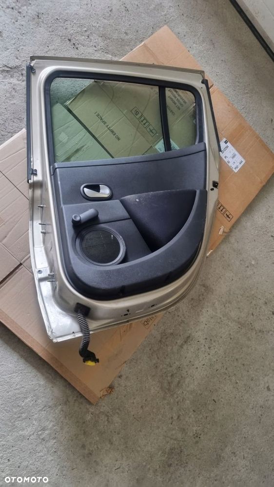 Dzwi clio III klapa tyl - 6
