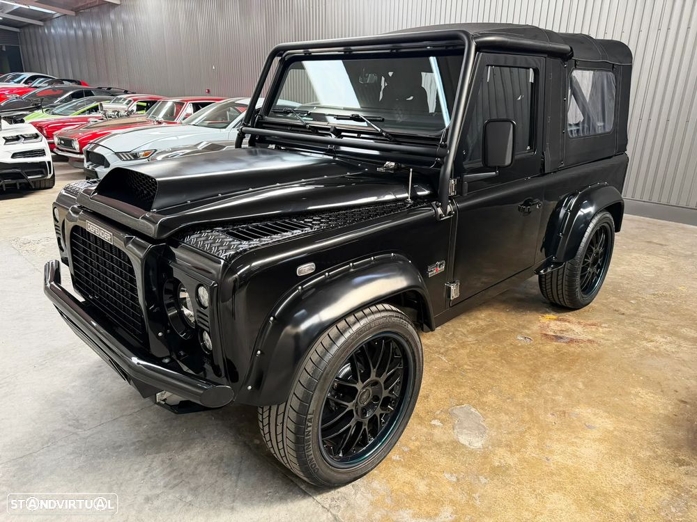 Land Rover Defender - 1