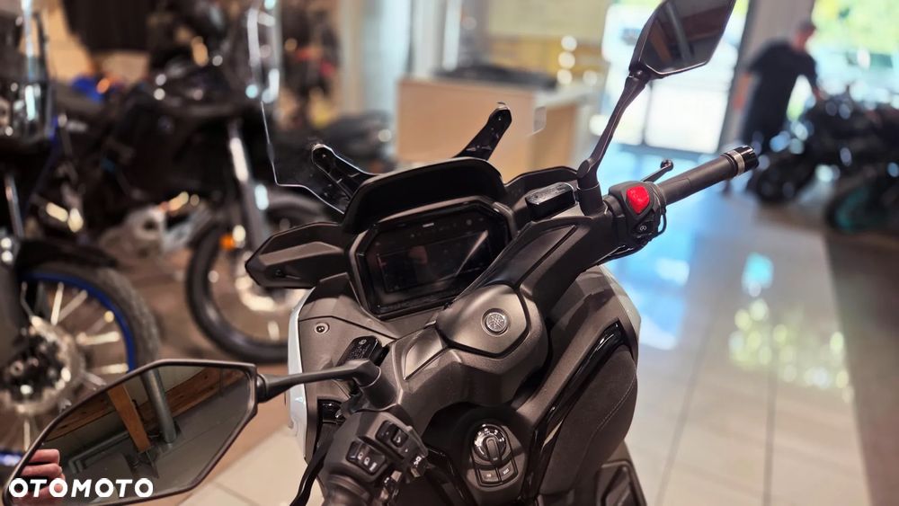 Yamaha X-max - 12