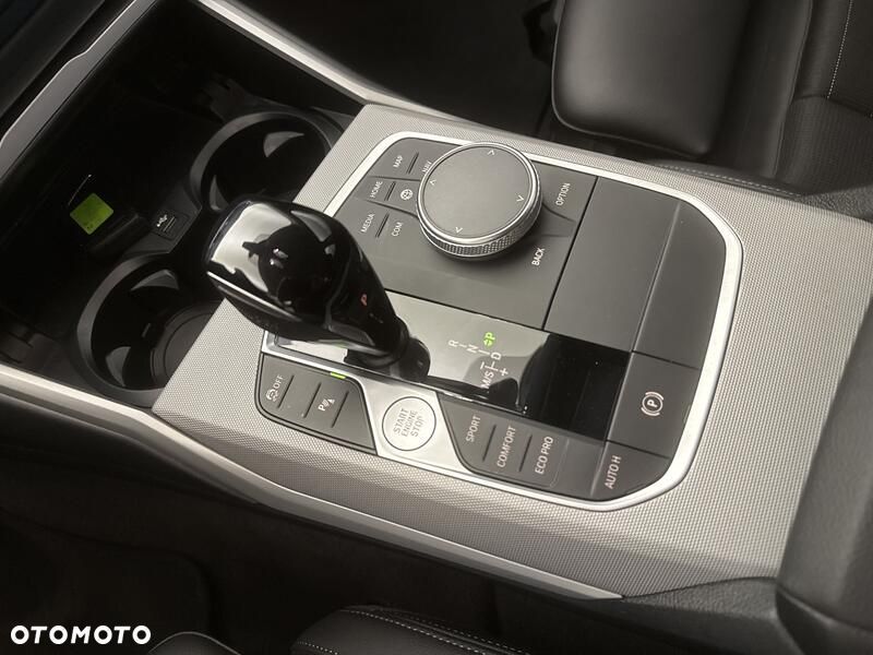 BMW Seria 3 318d MHEV - 18