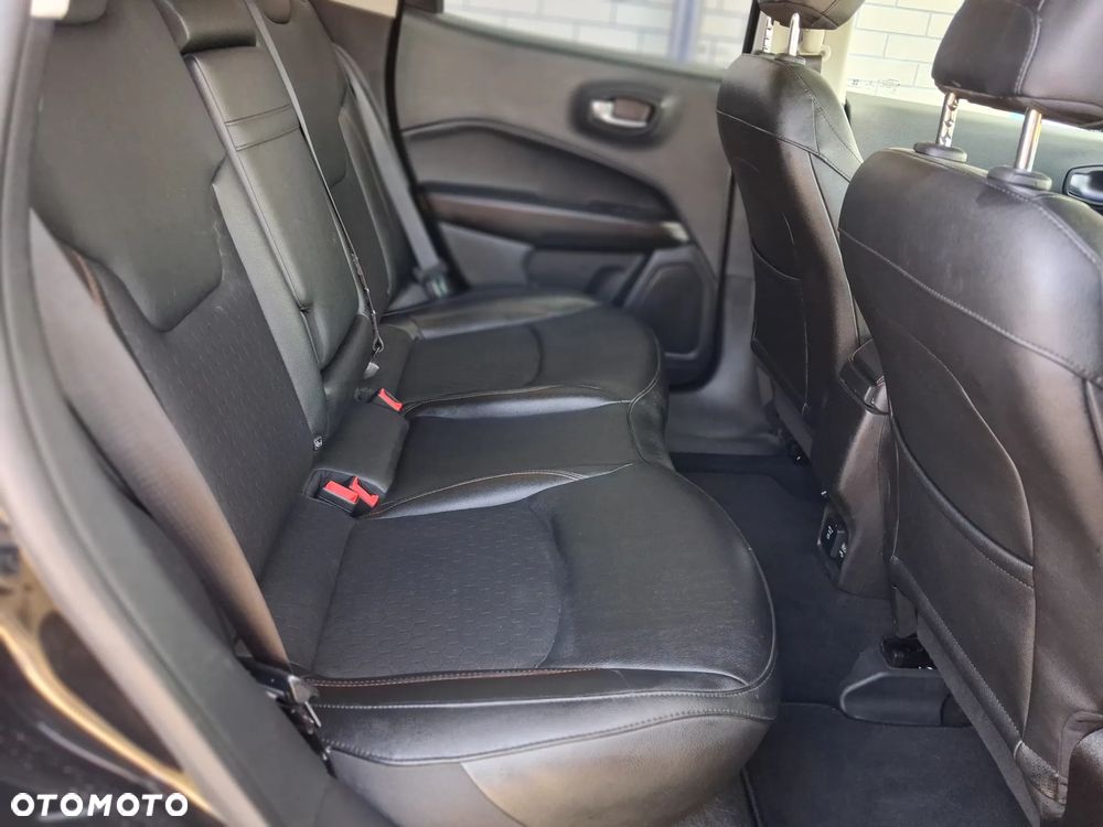 Jeep Compass - 10