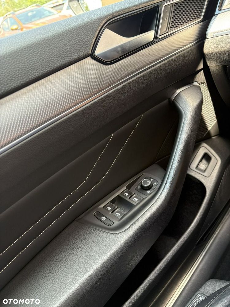 Volkswagen Passat - 32
