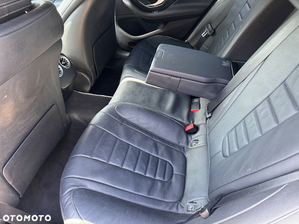 Mercedes-Benz CLS 300 d 4Matic 9G-TRONIC AMG Line - 29