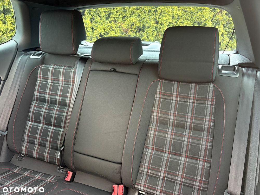 Volkswagen Golf 2.0 GTI - 10