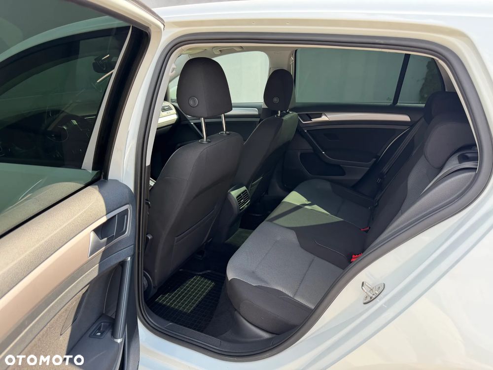 Volkswagen Golf e-Golf - 10