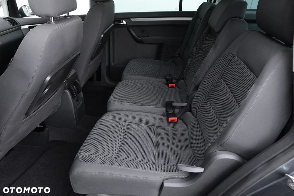 Volkswagen Touran 2.0 TDI Trendline DSG - 9