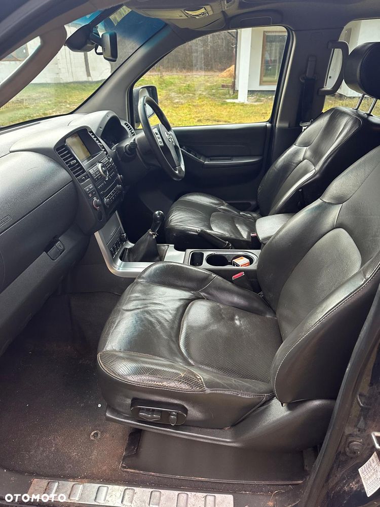 Nissan Navara LE - 11