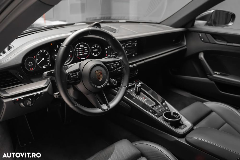 Porsche 911 4 GTS PDK - 25