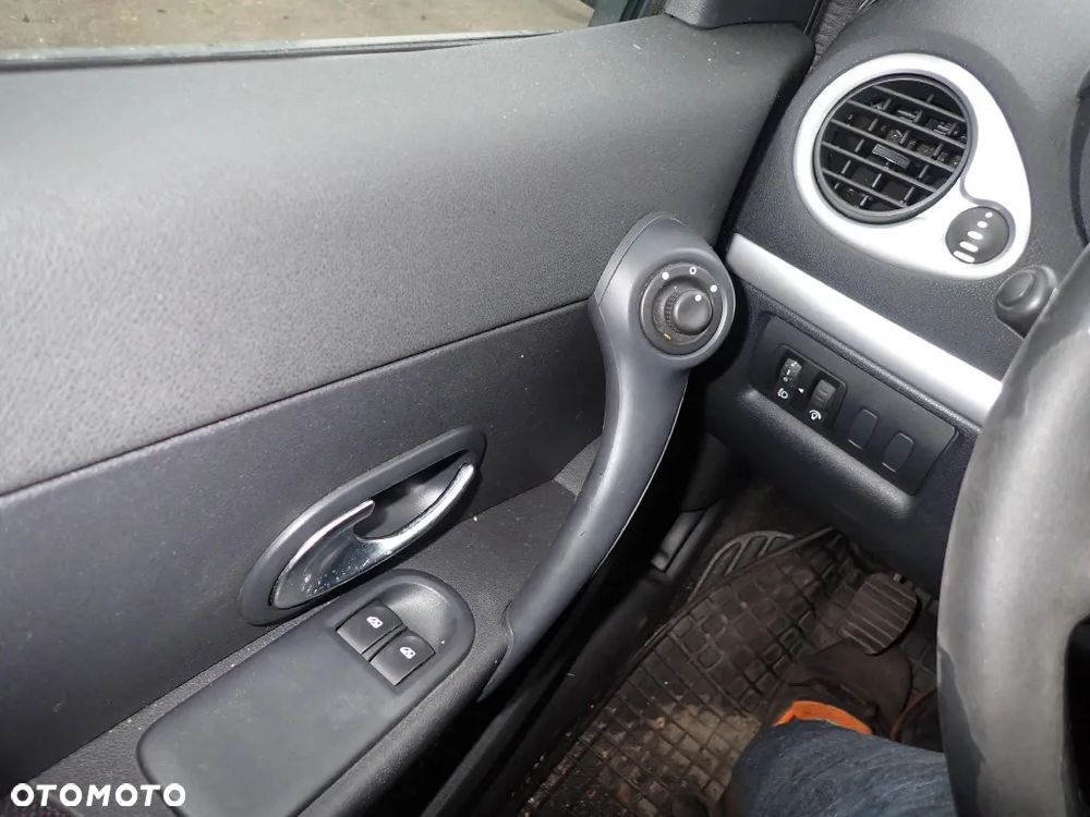 CZĘŚCI - Renault Clio III 1,6 16V 88KM K4M804 HB 5D 5B JH3131 LAKIER TEJ47 2006r. INDEX - 9420 - 16