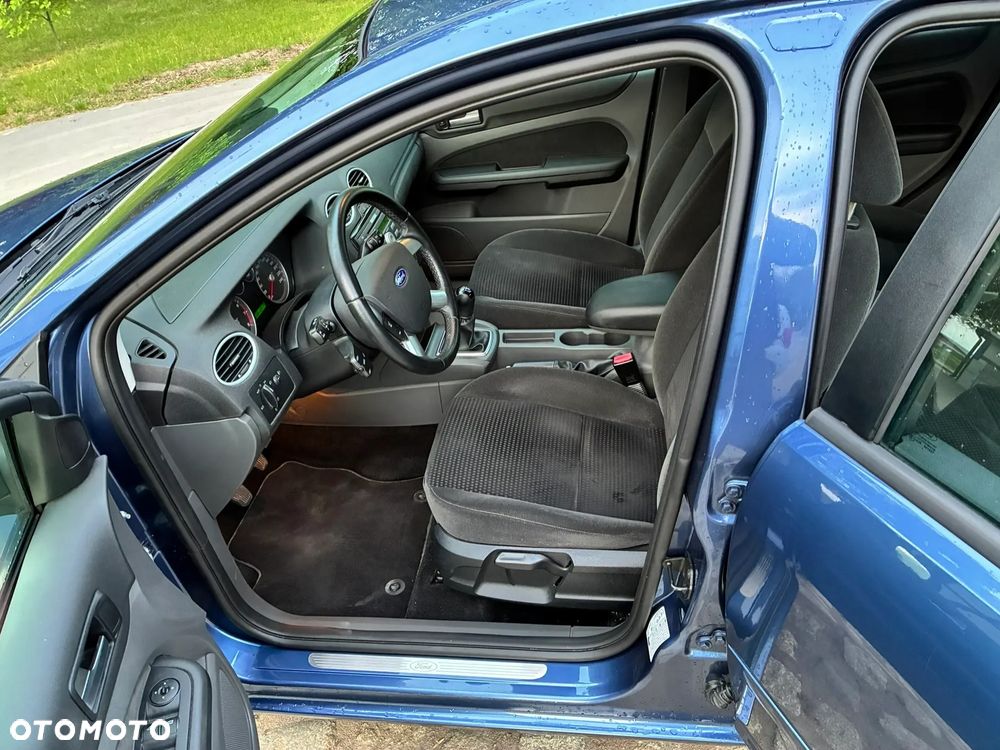 Ford Focus 2.0 Ghia - 6