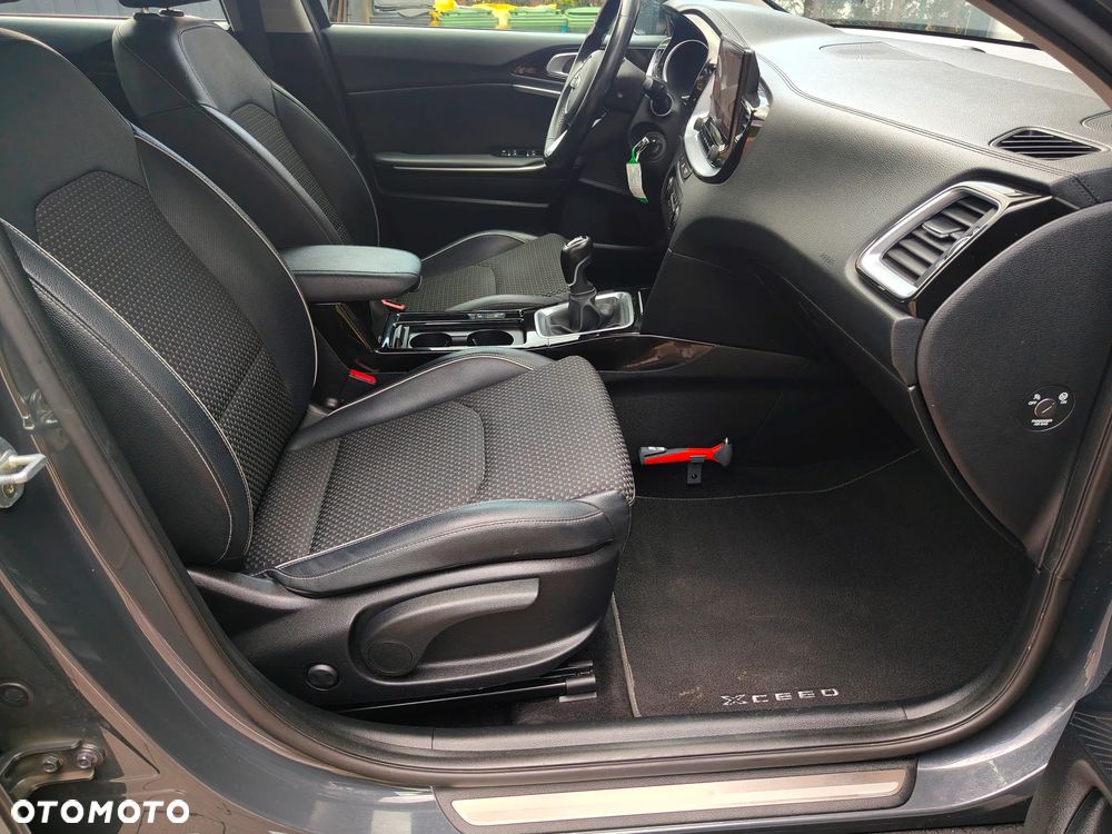Kia XCeed - 36