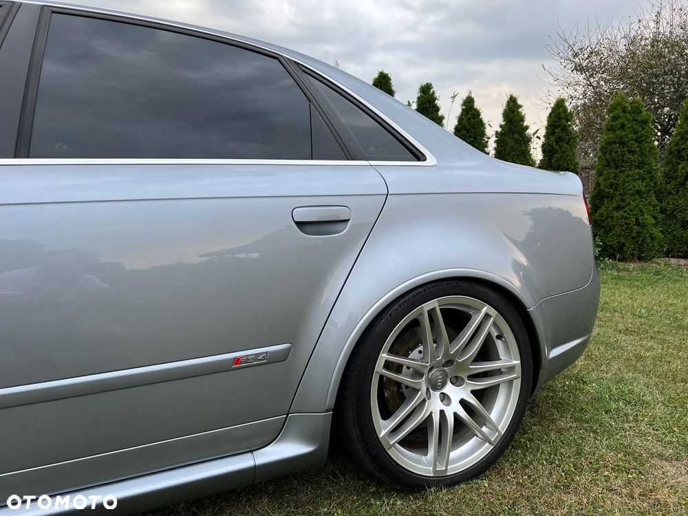 Audi RS4 Limousine - 4