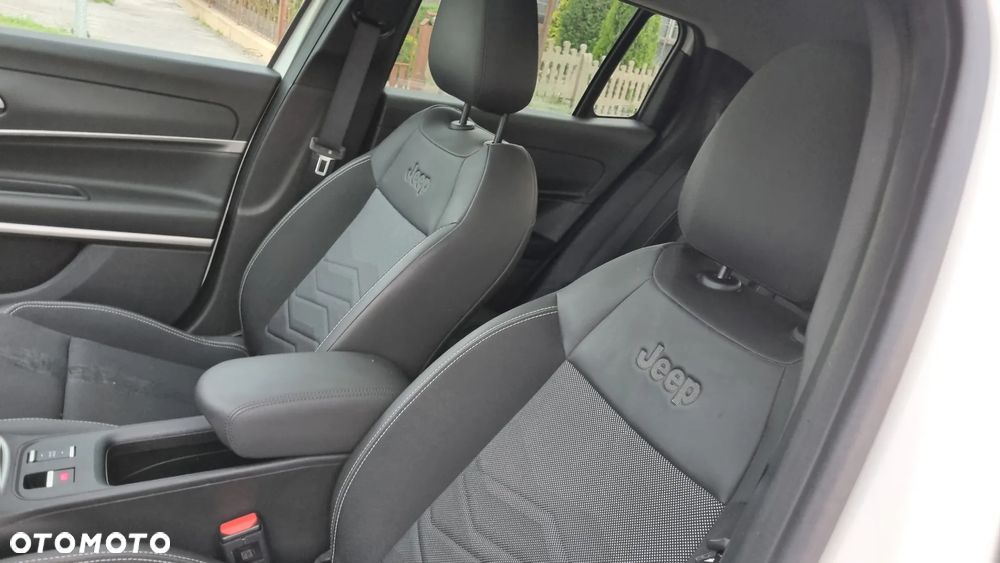 Jeep Avenger 1.2 GSE T3 Turbo-Benzin GDI Summit - 27