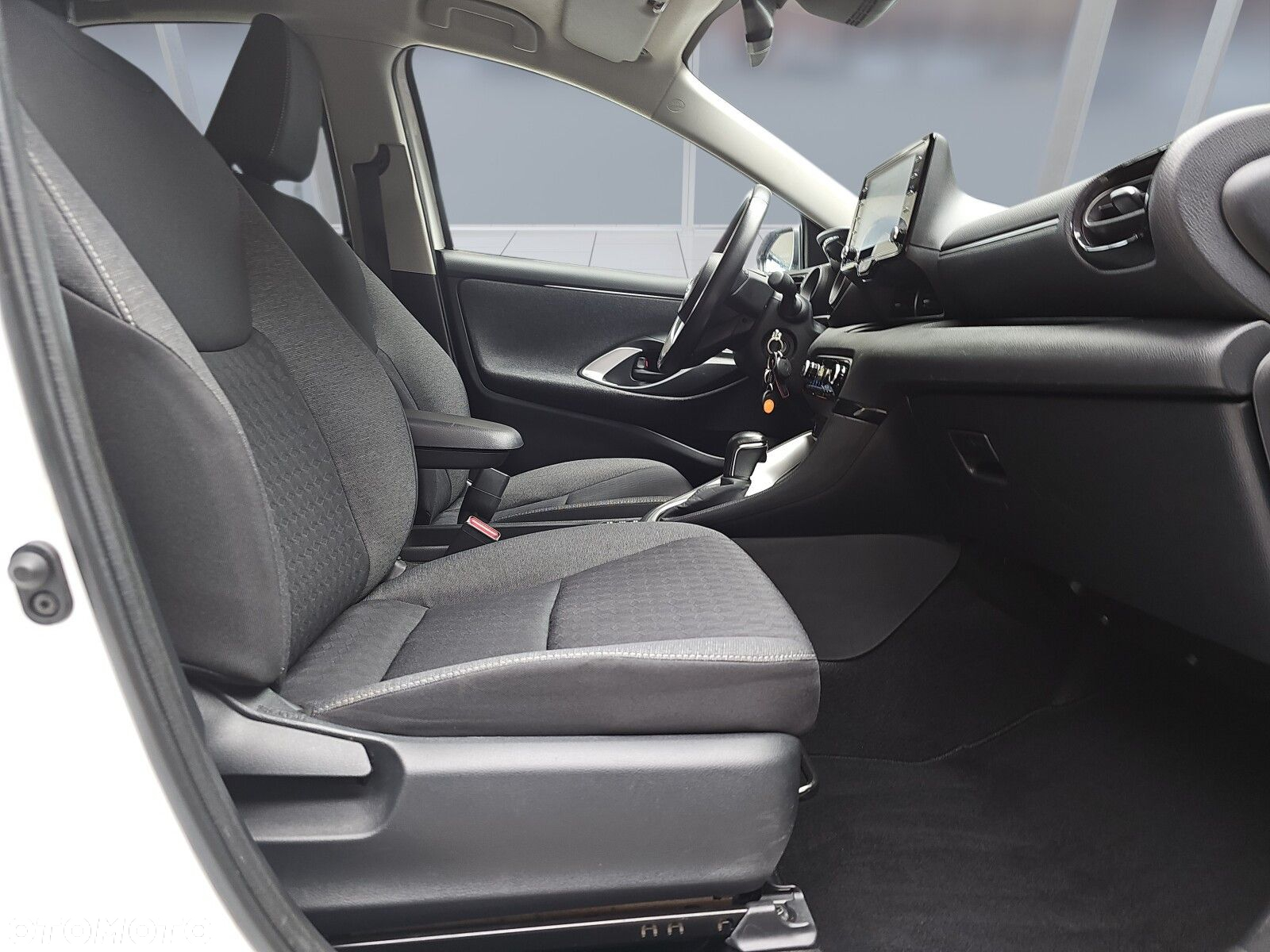 Toyota Yaris Hybrid 1.5 Comfort - 27