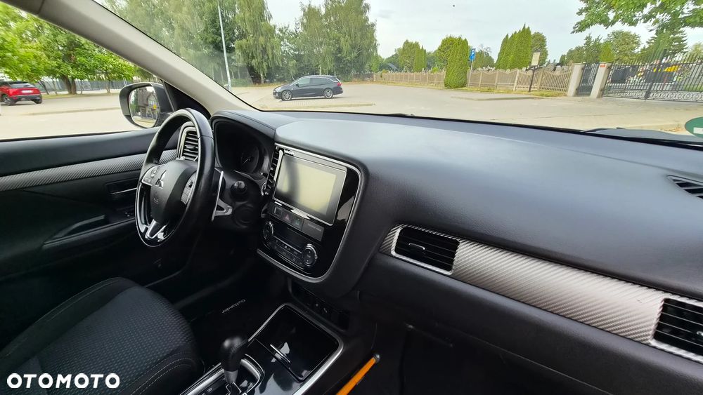 Mitsubishi Outlander 2.0 Intense 2WD CVT - 21