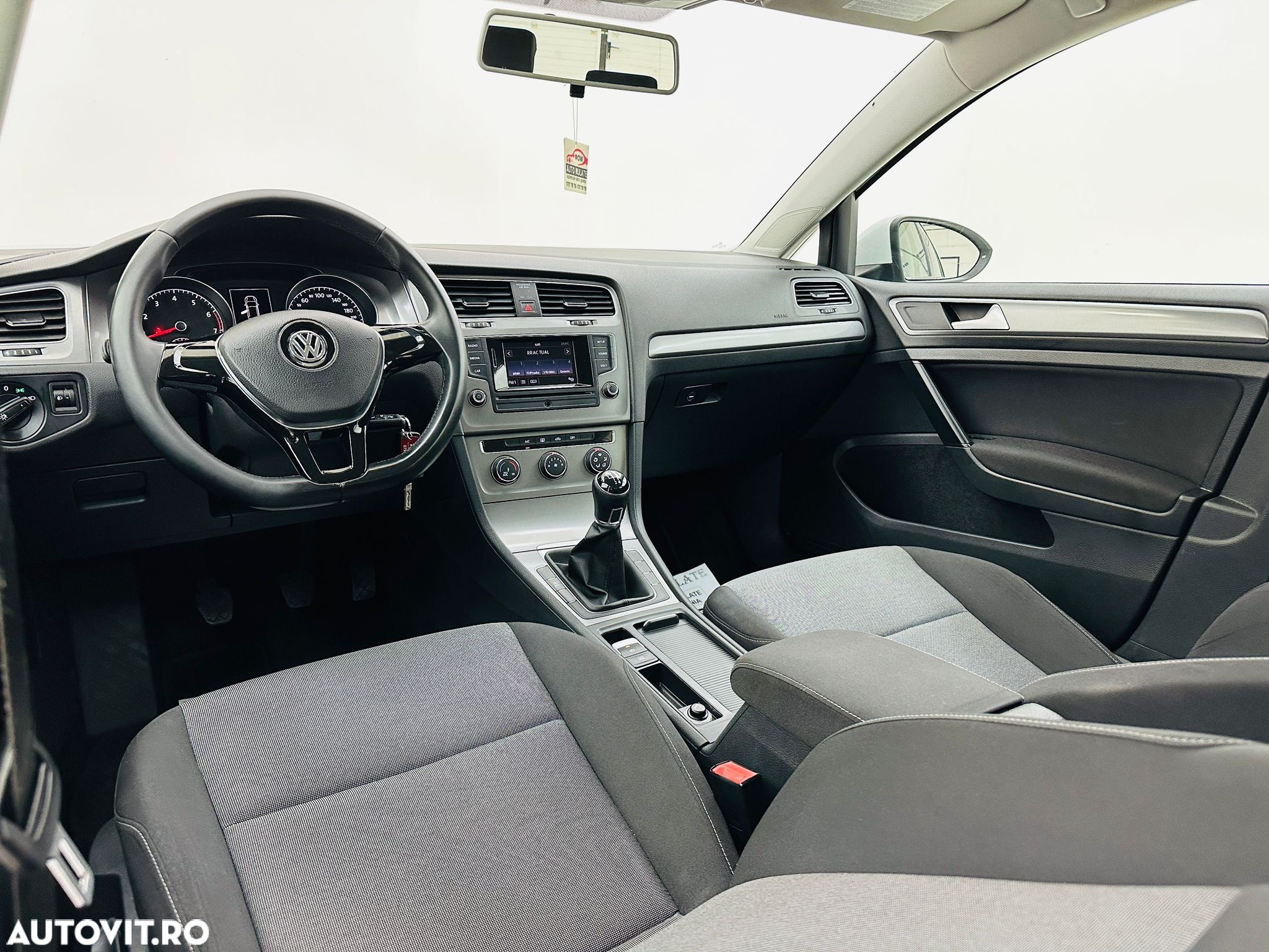 Volkswagen Golf - 23