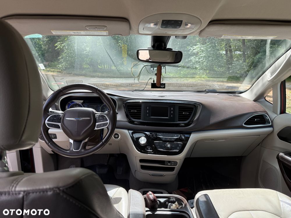 Chrysler Pacifica - 10