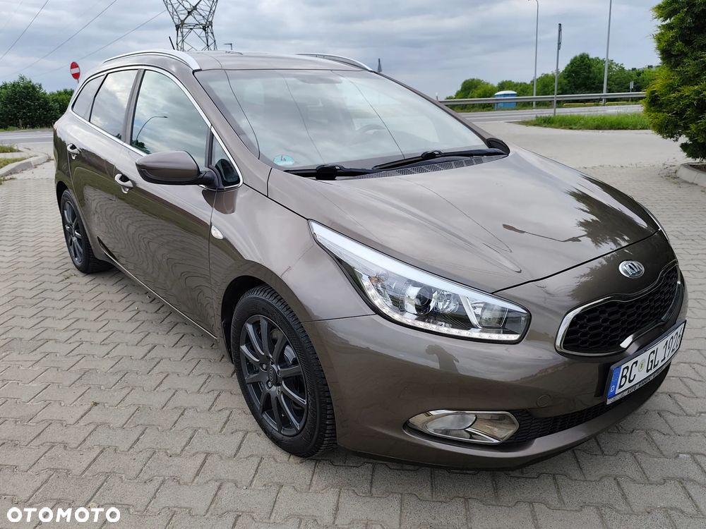 Kia Ceed 1.6 CRDi 128 Fifa World Cup Edition - 18