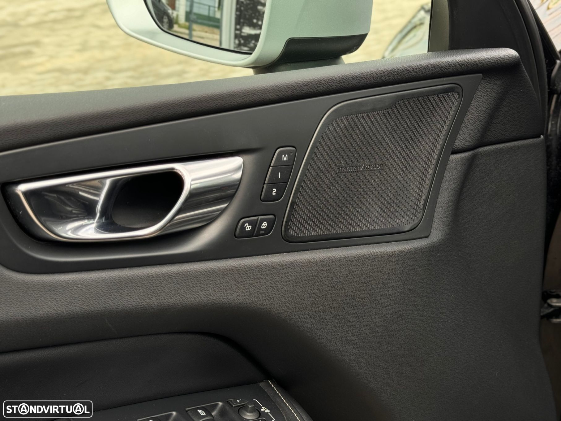 Volvo XC 60 2.0 T8 PHEV R-Design Expression AWD - 23