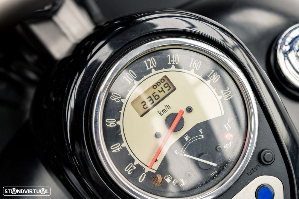 Kawasaki VN 900 CUSTOM Special Edition - 11